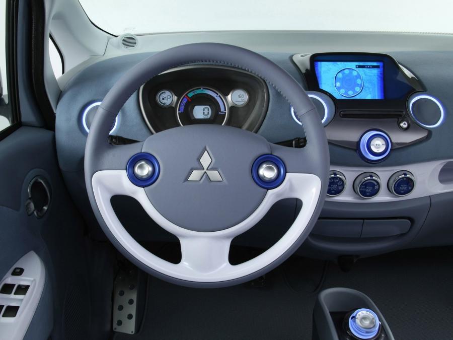  Mitsubishi i-MiEV 2010 года  (фото 8 из 12)